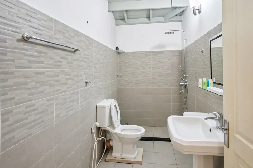 Transit Double Room bathroom with grey wall tiles