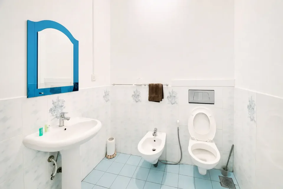 Garden Oasis Double Room bathroom with a blue-framed mirror